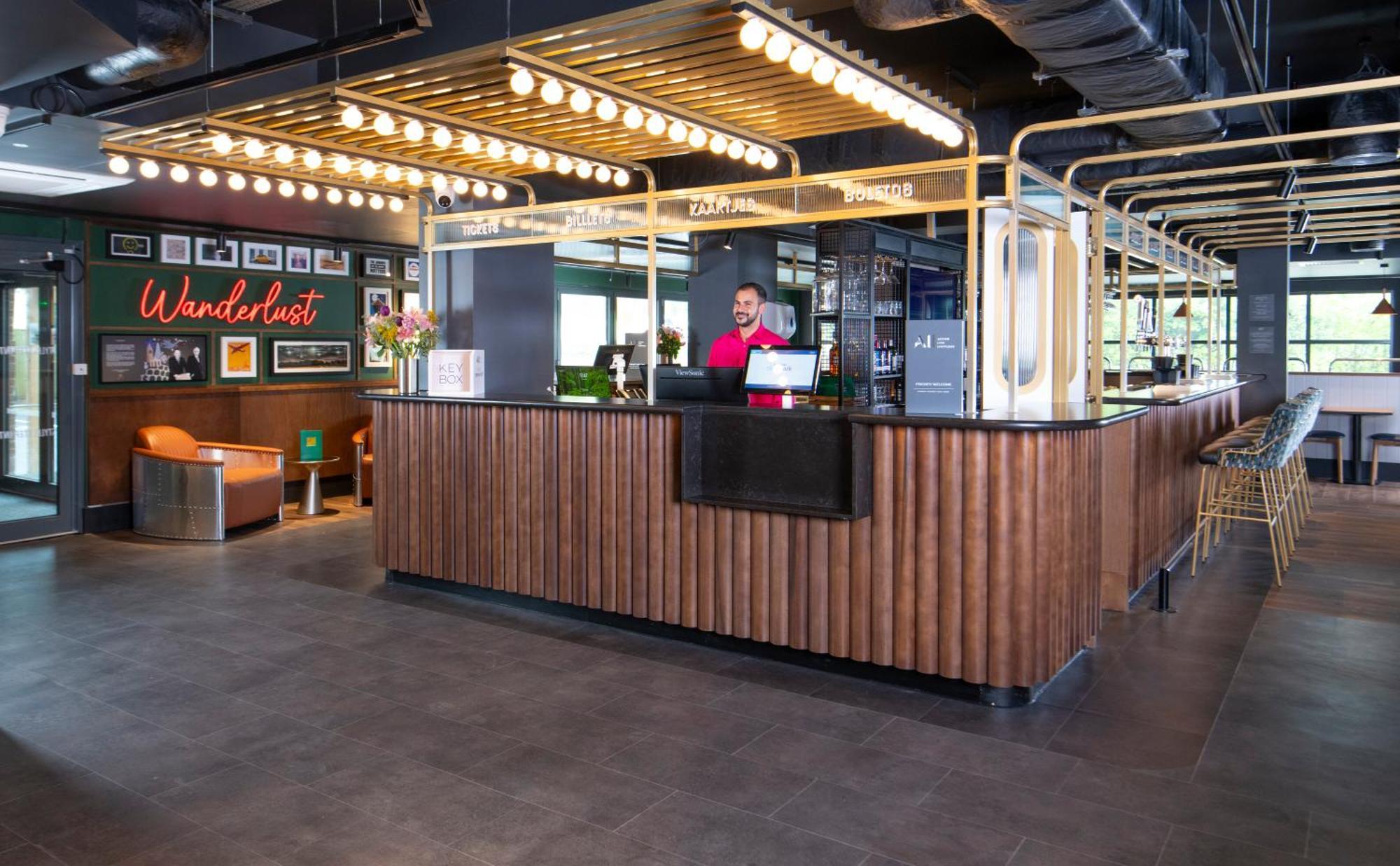 Ibis Styles London Gatwick Airport Hotel Crawley  Exterior foto