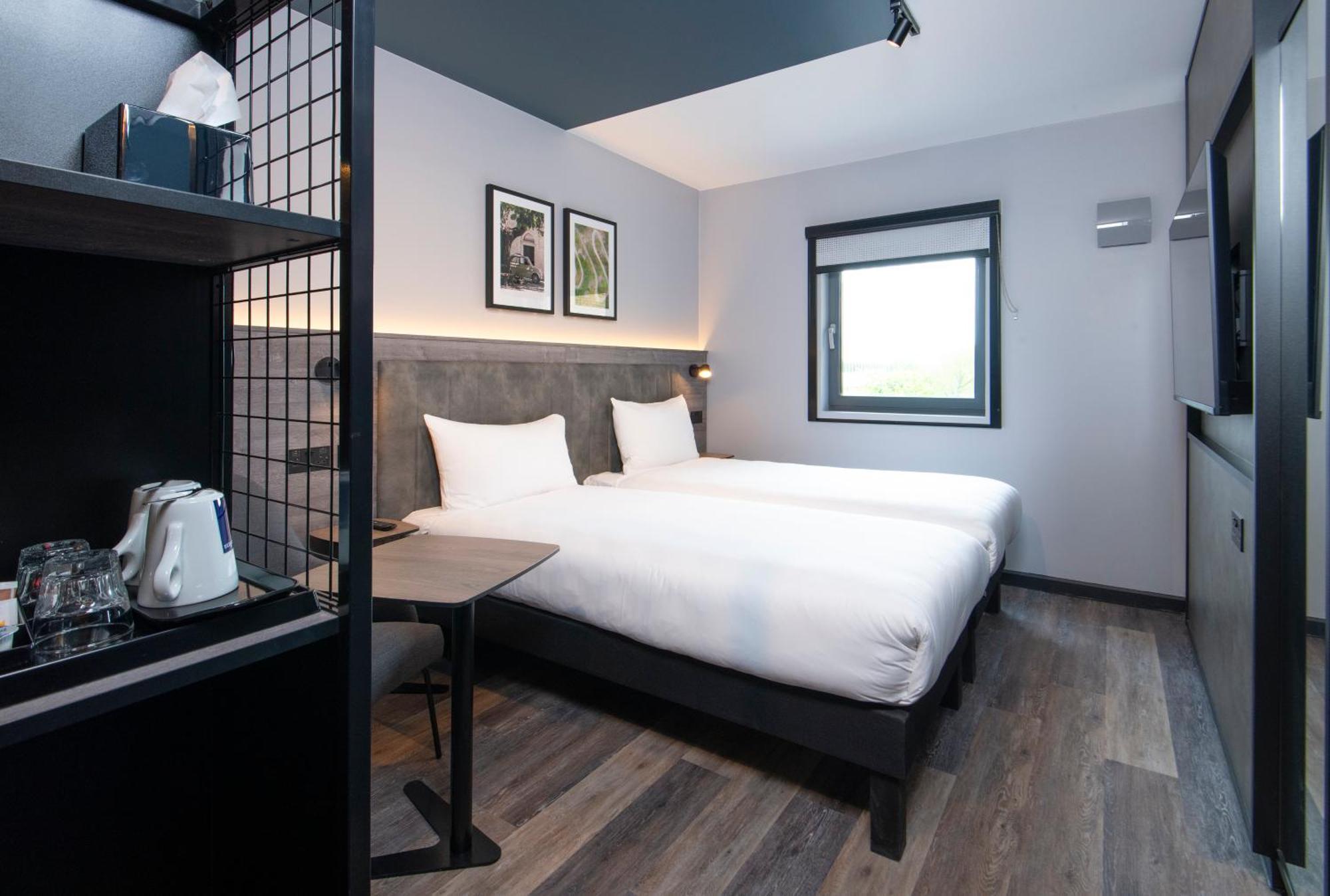 Ibis Styles London Gatwick Airport Hotel Crawley  Exterior foto