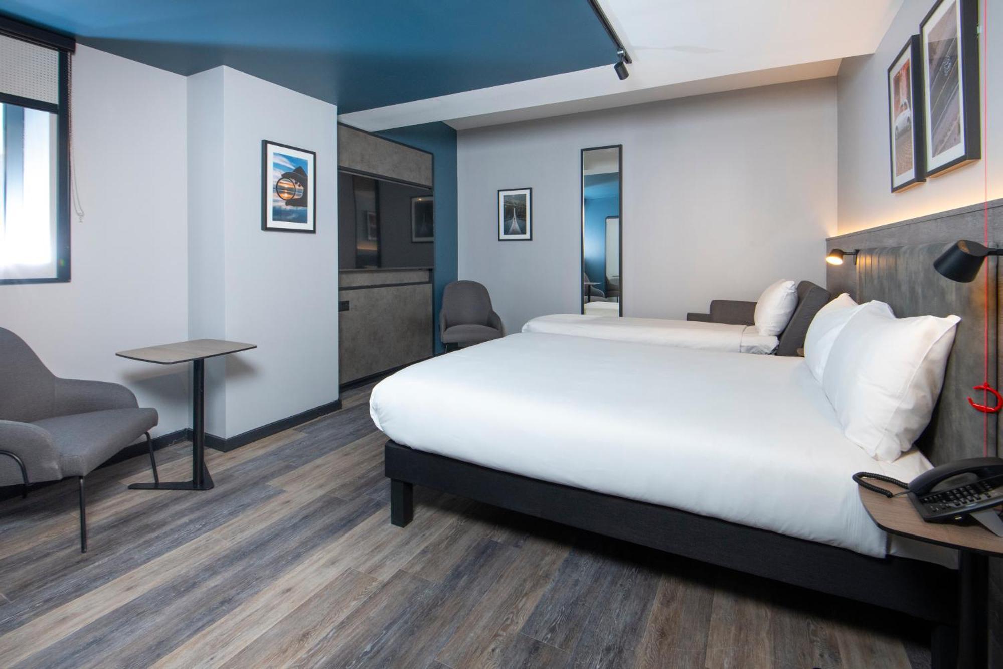 Ibis Styles London Gatwick Airport Hotel Crawley  Exterior foto