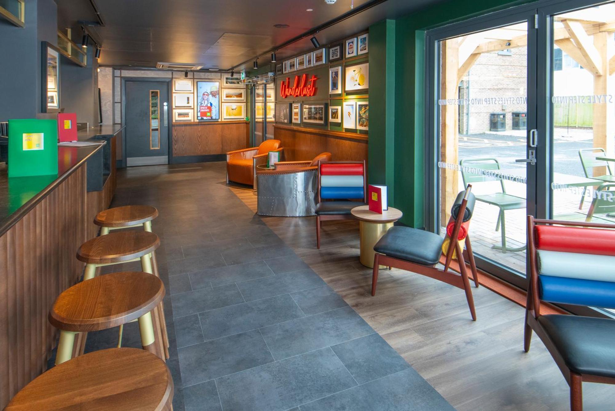 Ibis Styles London Gatwick Airport Hotel Crawley  Exterior foto