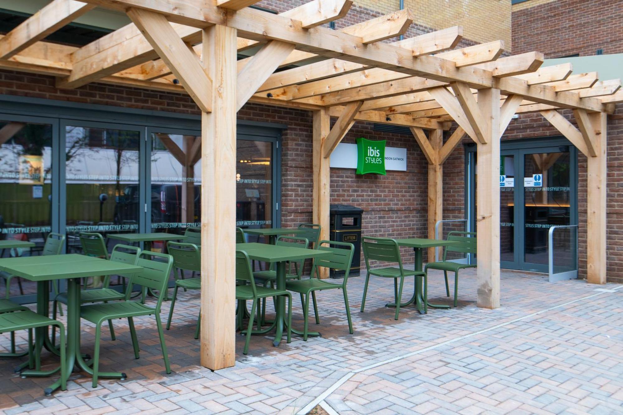 Ibis Styles London Gatwick Airport Hotel Crawley  Exterior foto