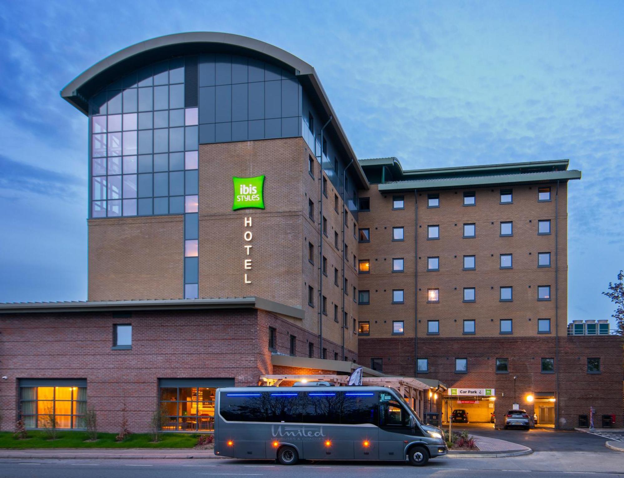 Ibis Styles London Gatwick Airport Hotel Crawley  Exterior foto