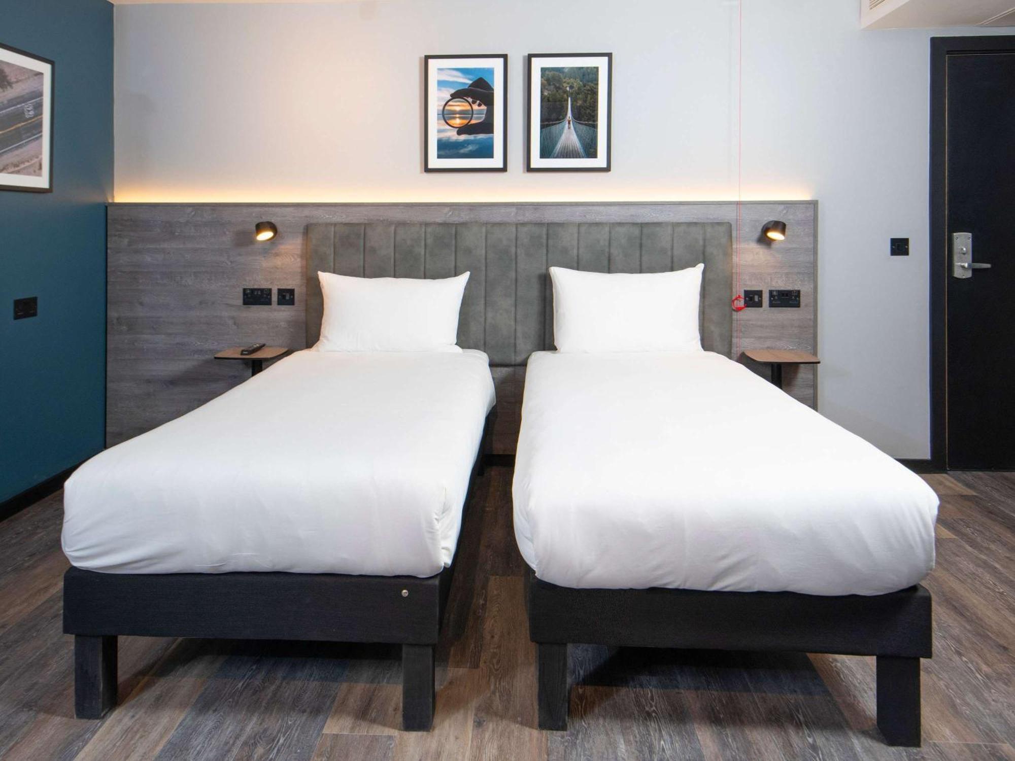 Ibis Styles London Gatwick Airport Hotel Crawley  Exterior foto