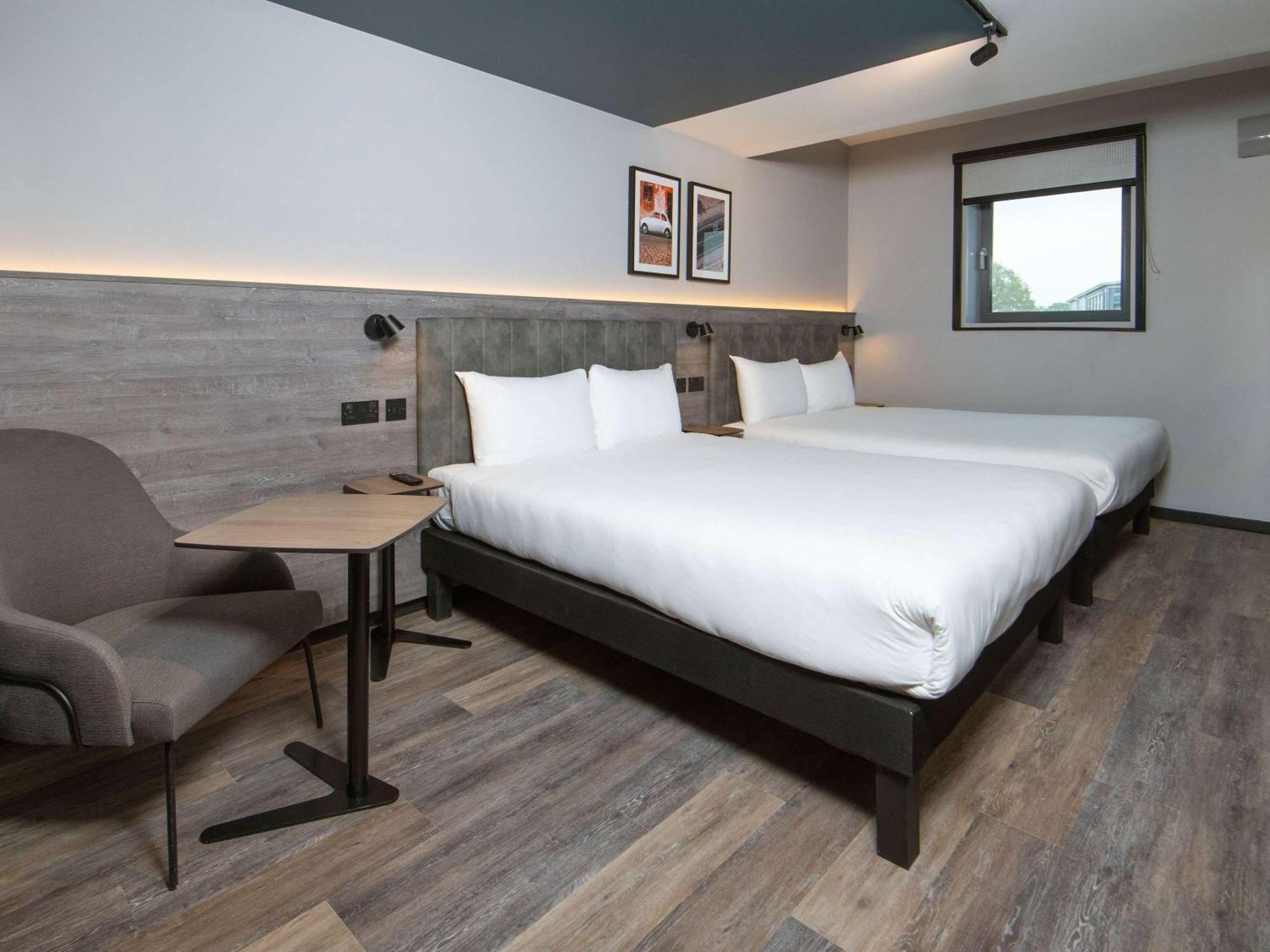 Ibis Styles London Gatwick Airport Hotel Crawley  Exterior foto