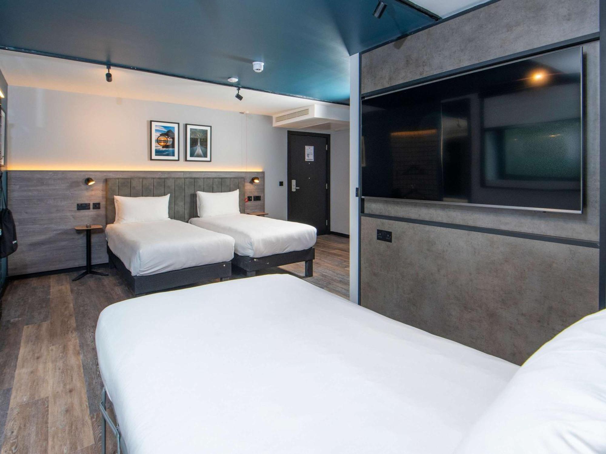Ibis Styles London Gatwick Airport Hotel Crawley  Exterior foto