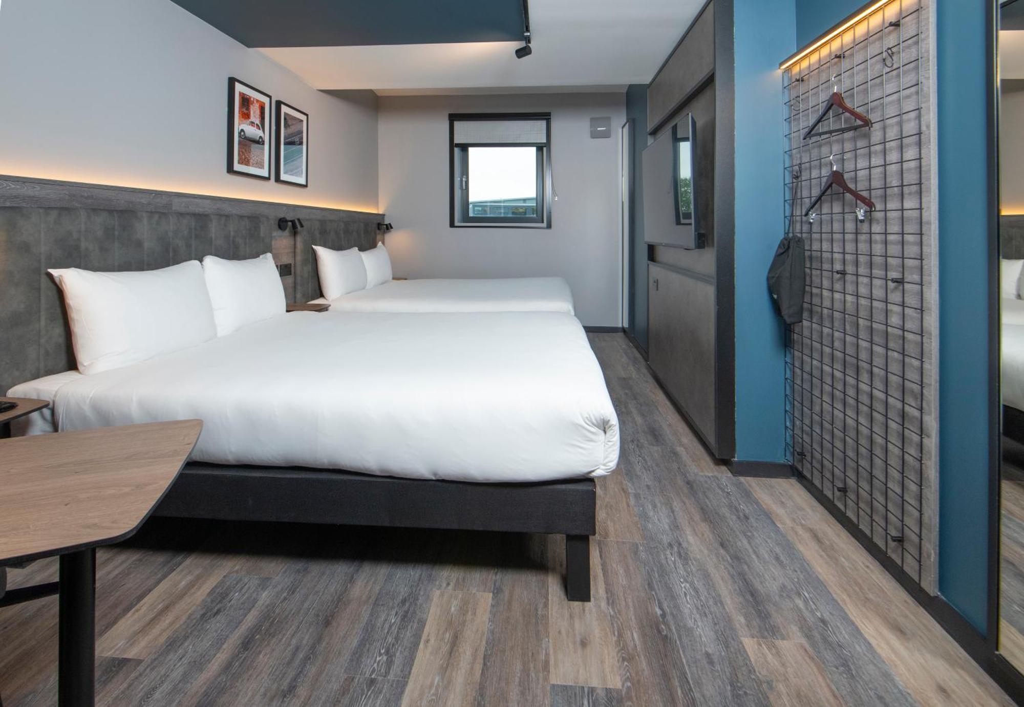 Ibis Styles London Gatwick Airport Hotel Crawley  Exterior foto